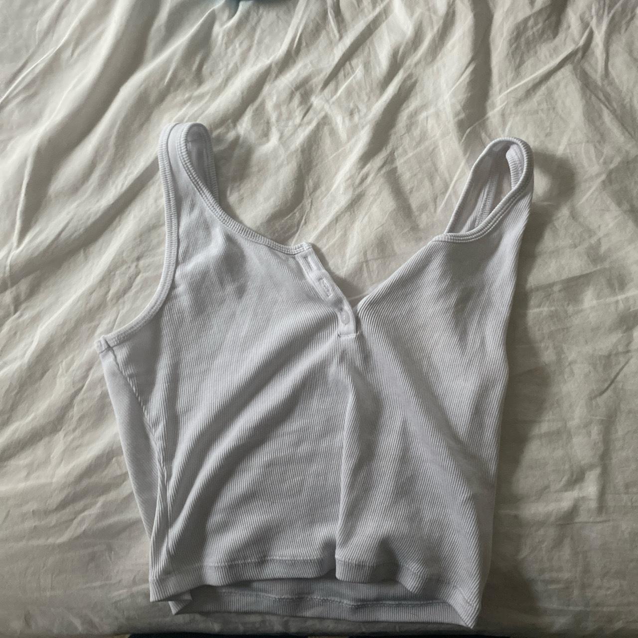 cute-cropped-white-hollister-tank-top-i-m-5-4-125-depop