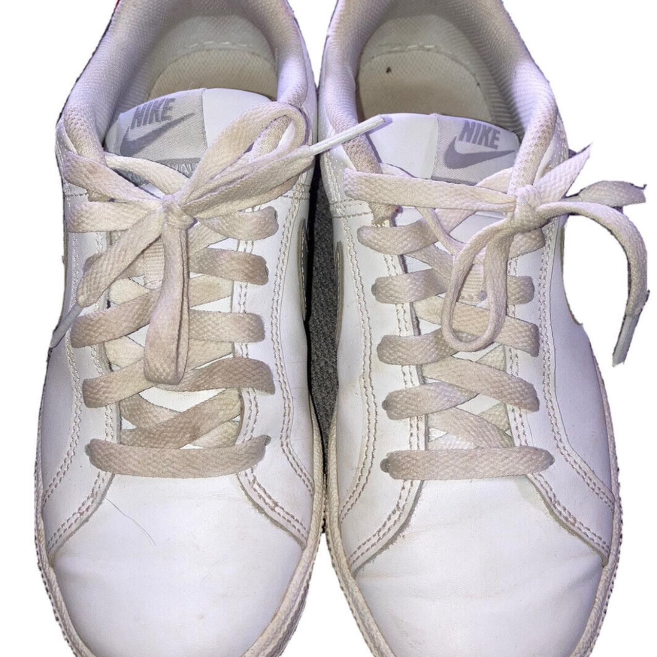 white nike womens training shoes