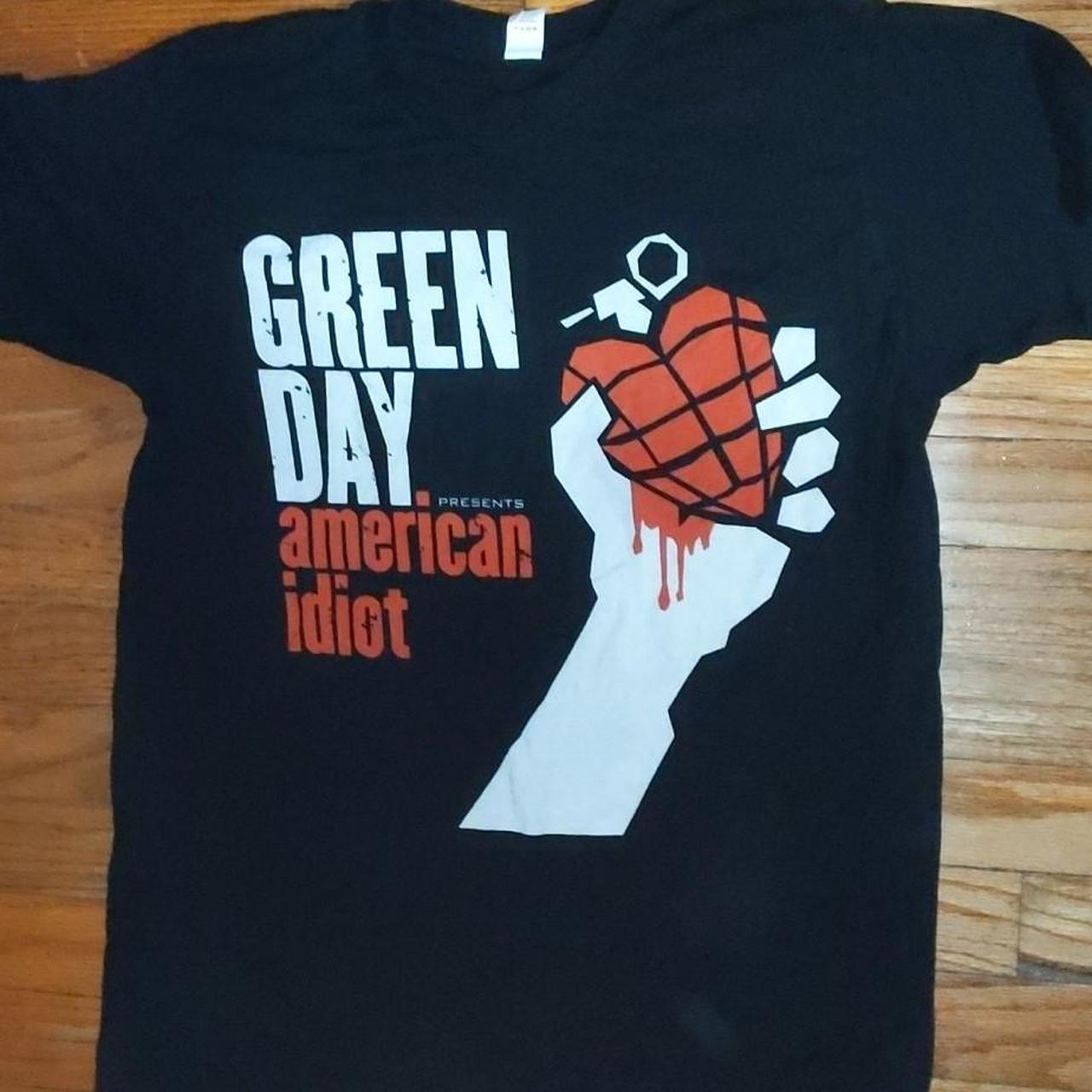 old hot topic greenday shirt :) i've had this shirt - Depop