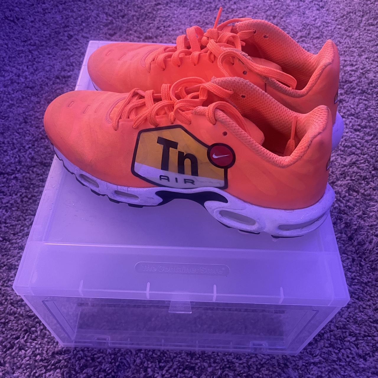 Air max plus big logo clearance orange