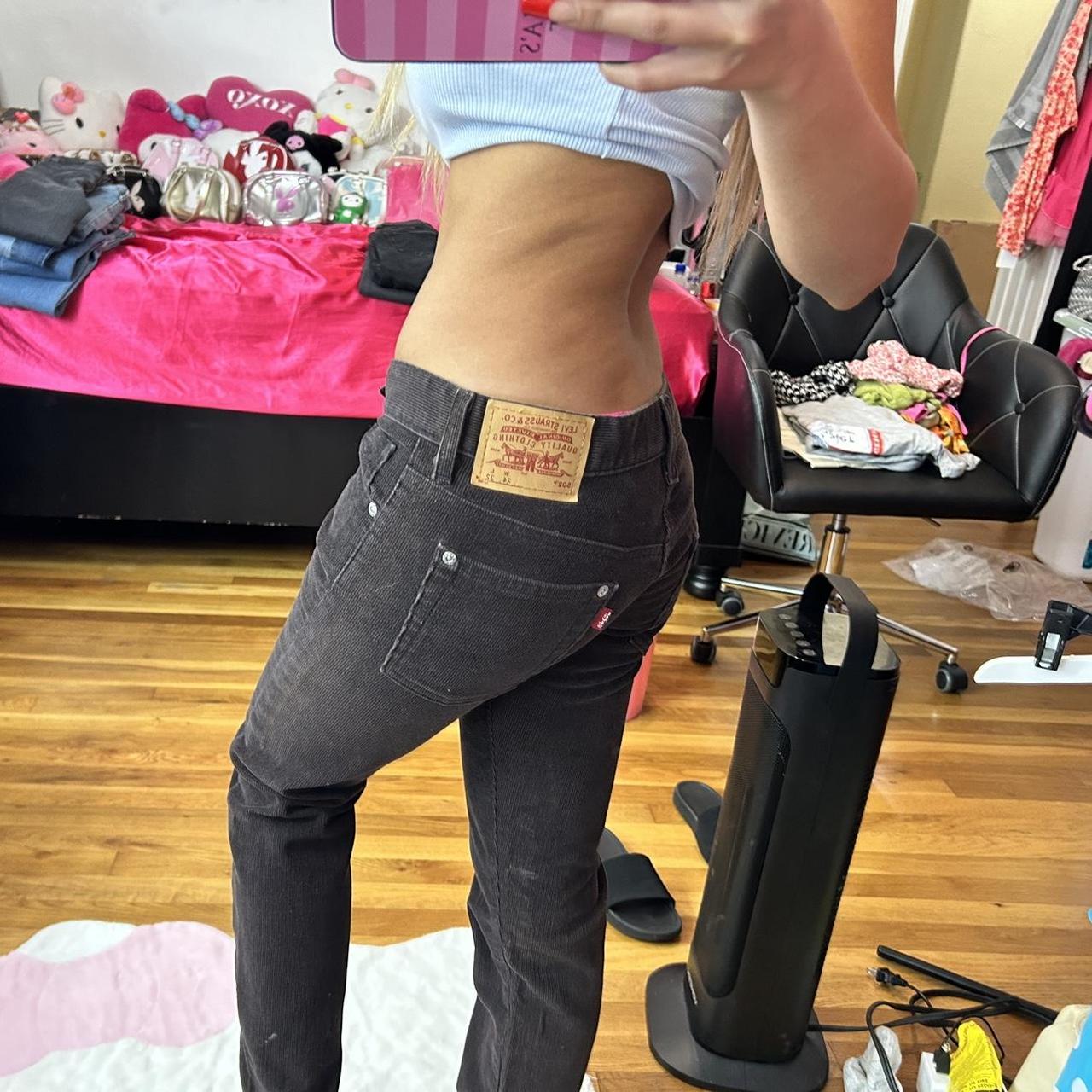 🖤 Levi’s very low rise jeans 🖤 I’m not sure of size... - Depop