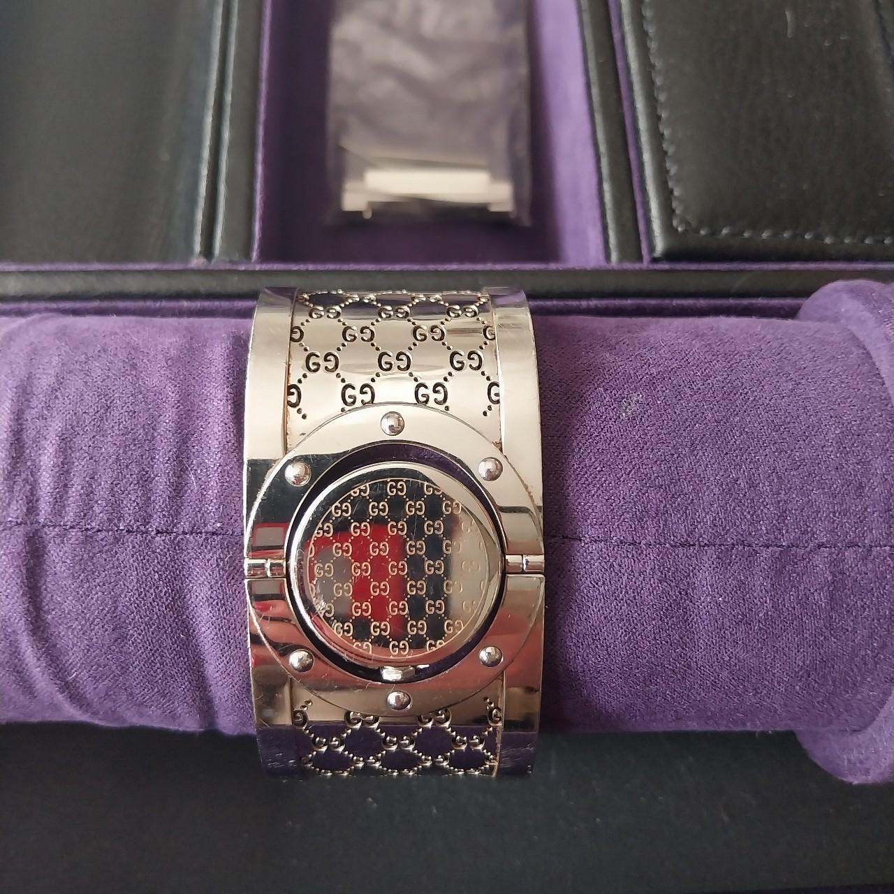 Gucci watch/braclet stunning piece - Depop