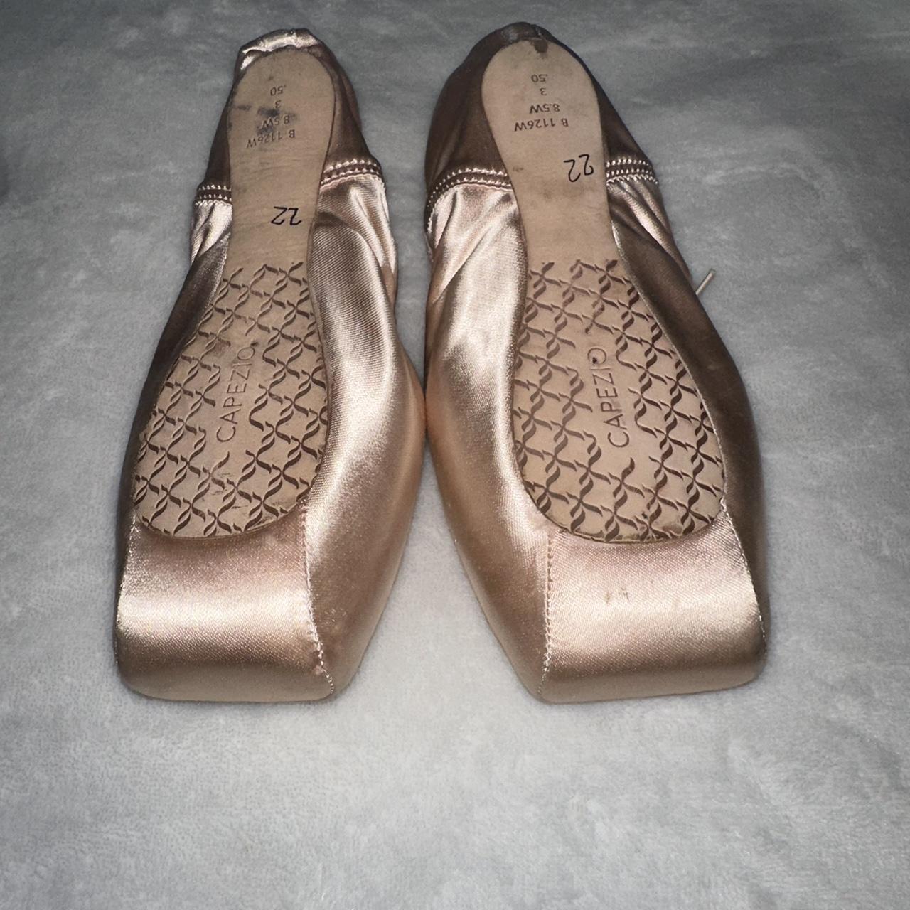 Capezio Women's Pink Ballet-shoes | Depop