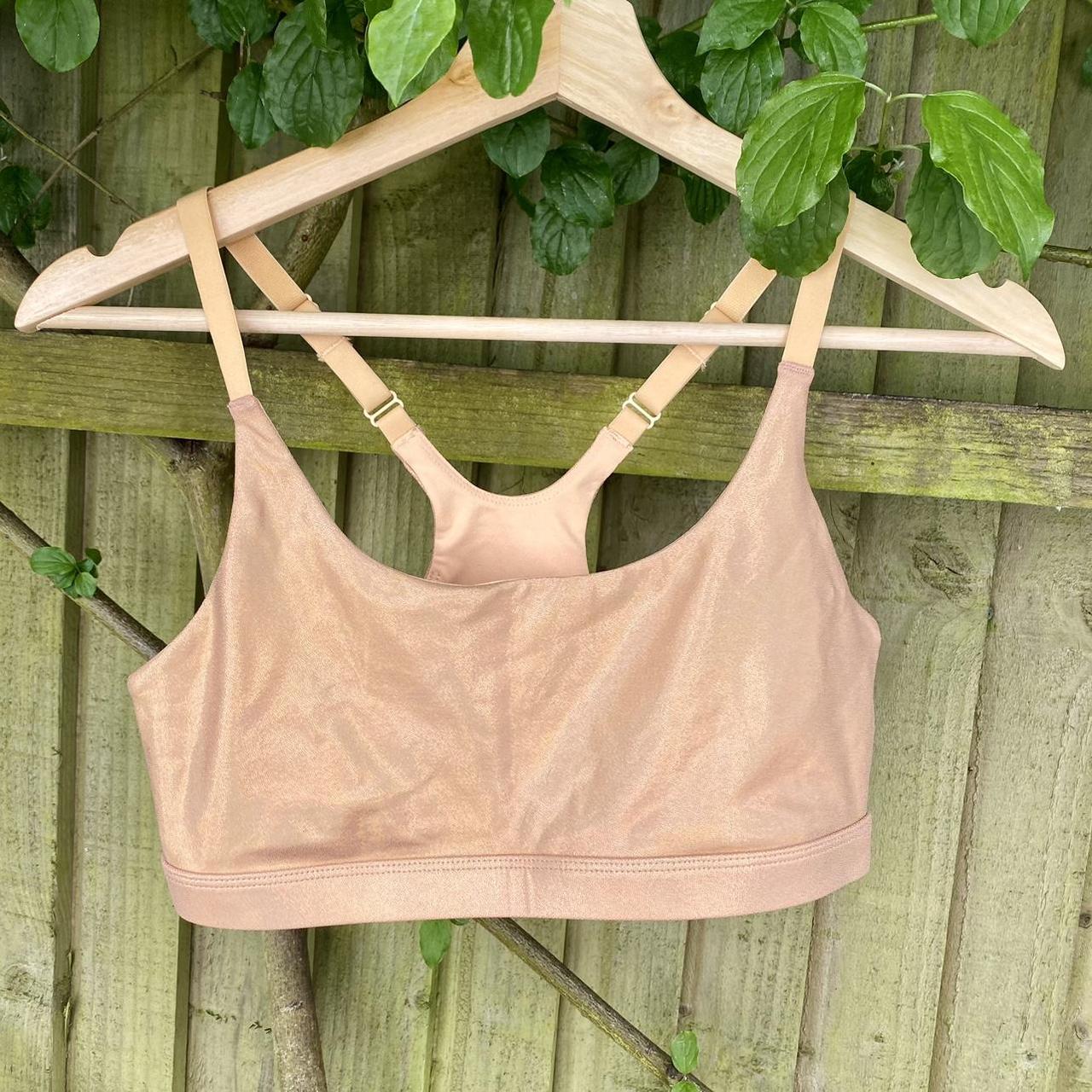 Fabletics sports bra with a beautiful shine to it - Depop