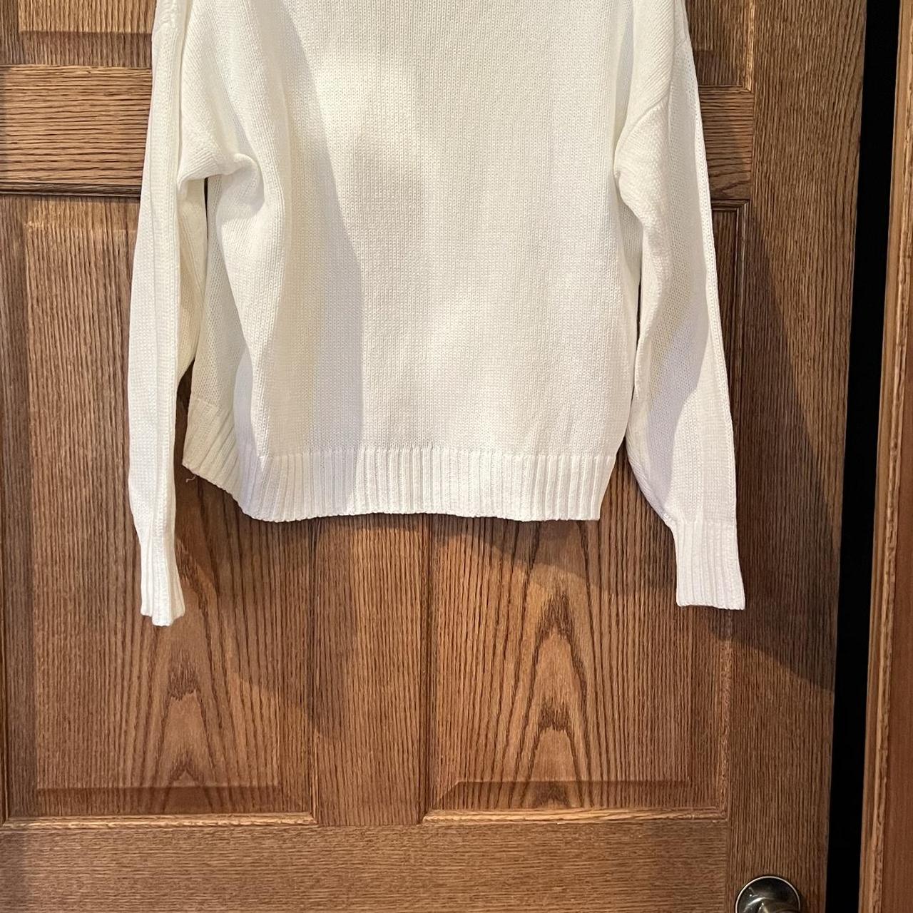 White Hollister Sweater ☆ cute, simple white - Depop