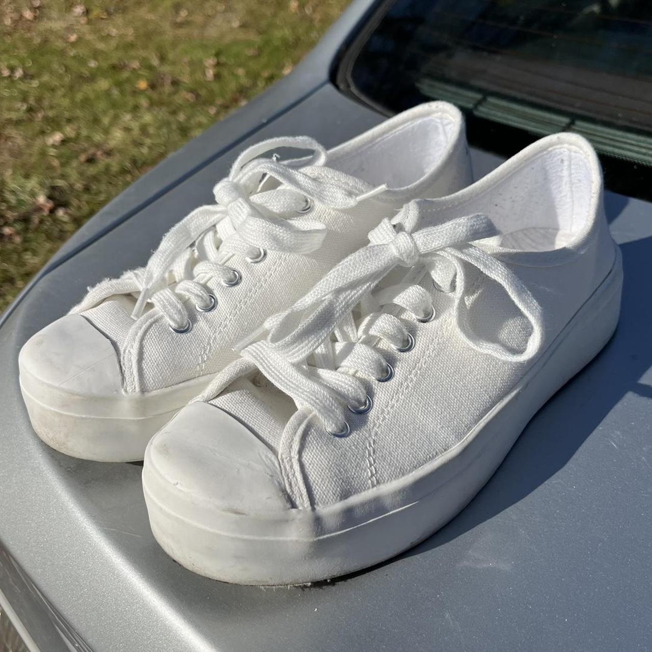 SODA all white sneaker Worn one time SIZE 7 Men s. Depop