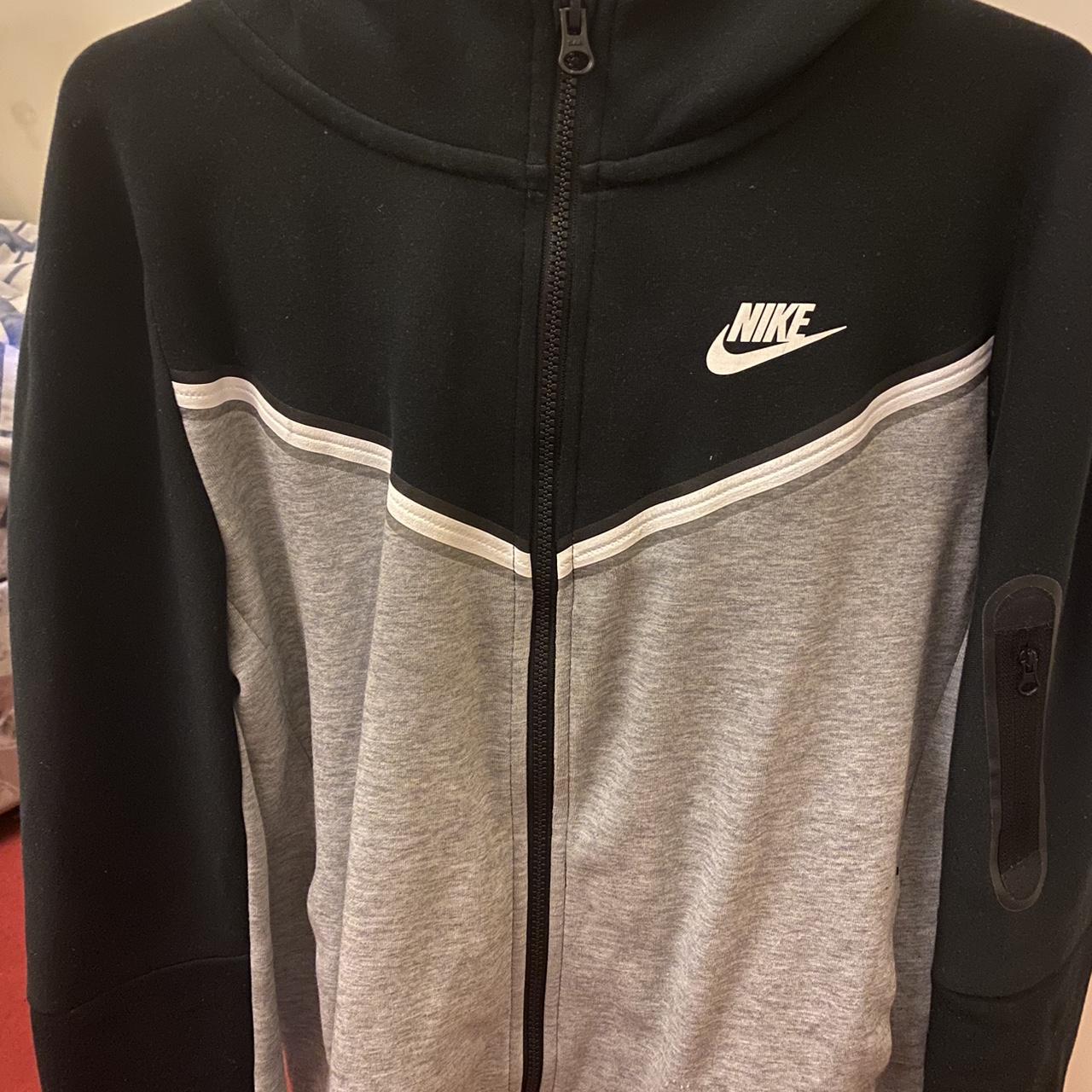 Nike Men's Black and Grey Hoodie | Depop