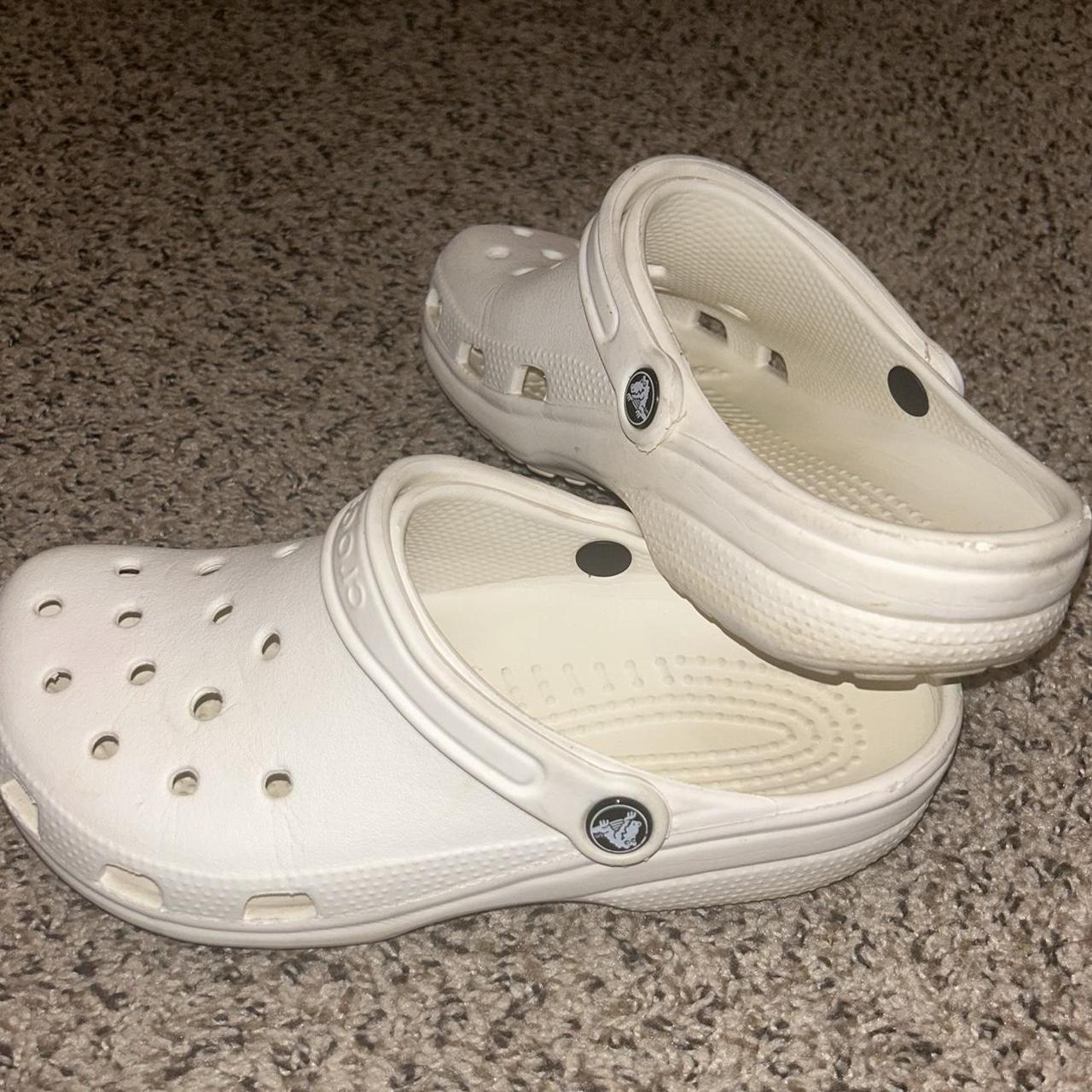 Womens size deals 6 white crocs