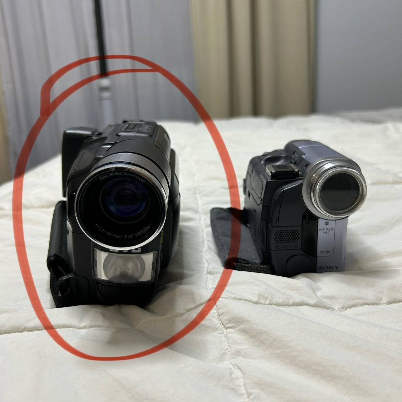 🚨second listing Sony can in profile🚨 JVC GR AXM230... Depop