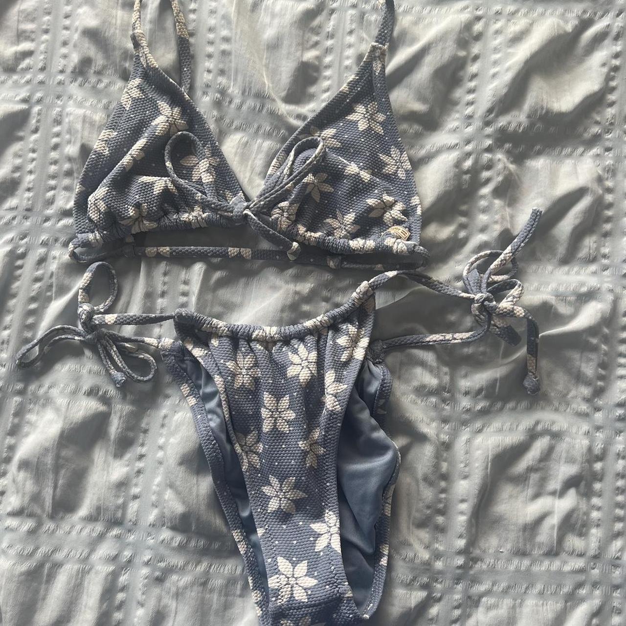 Billabong Women's Blue Bikinis-and-tankini-sets | Depop