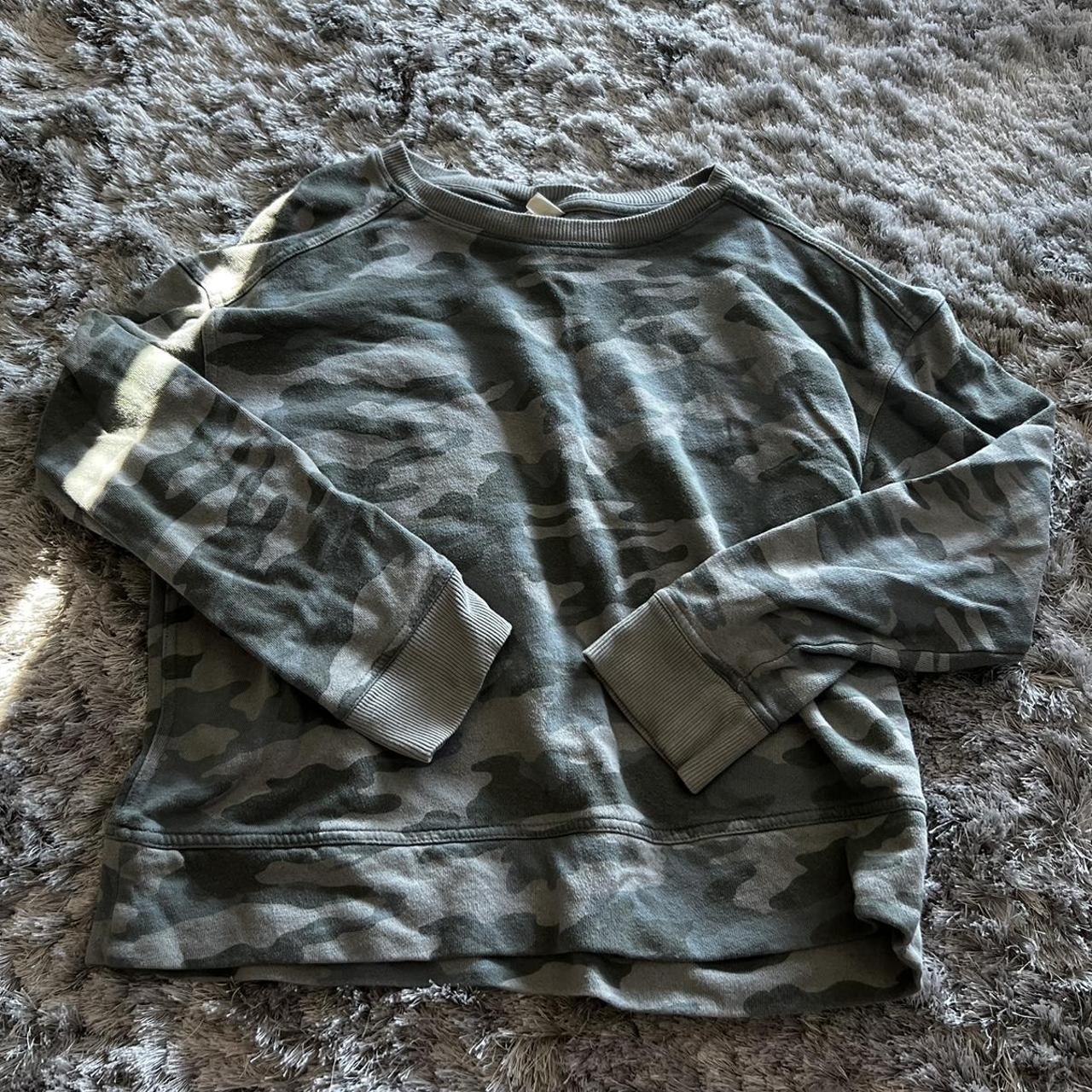 Universal thread camo outlet sweatshirt