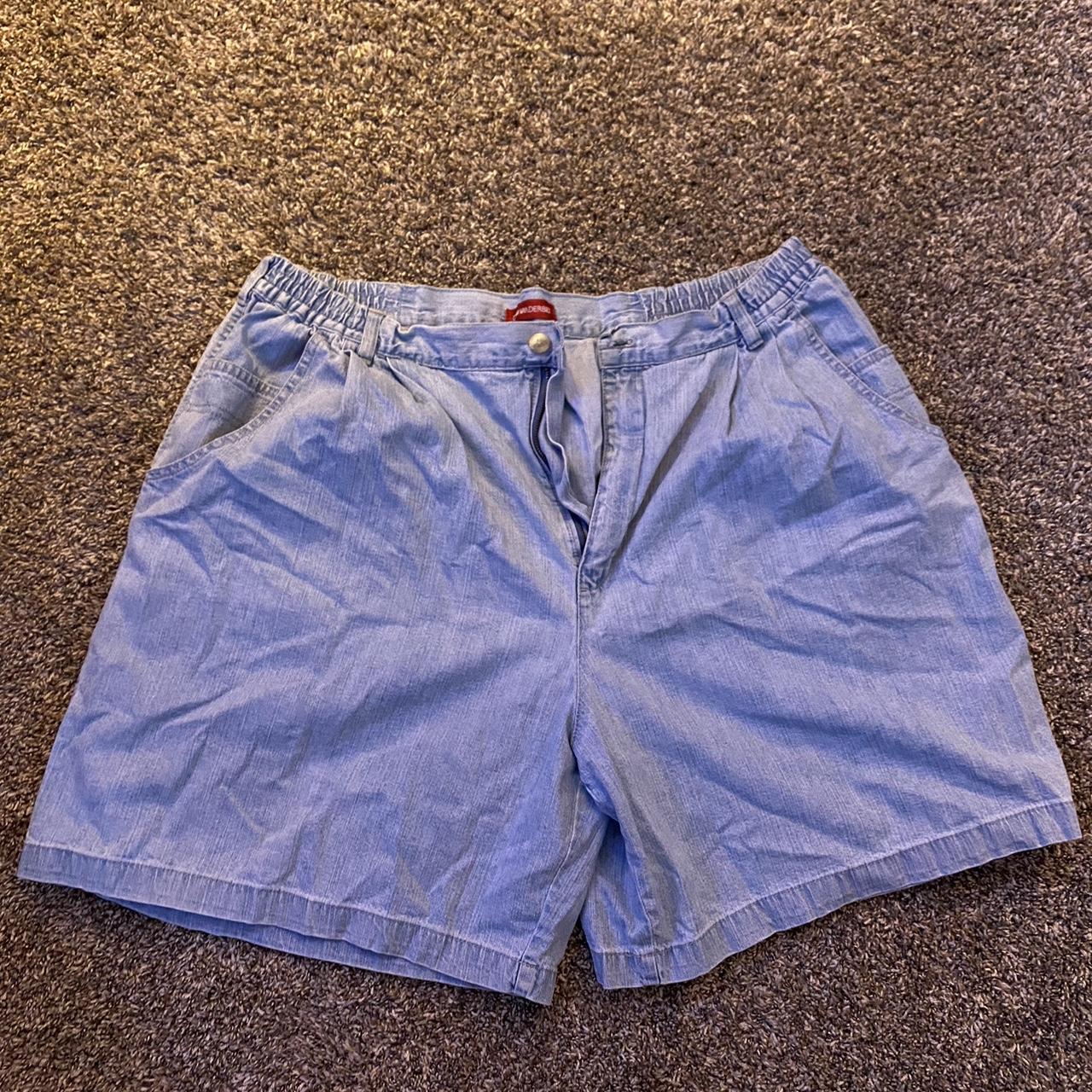 Gloria Vanderbilt Women's Blue and White Shorts | Depop