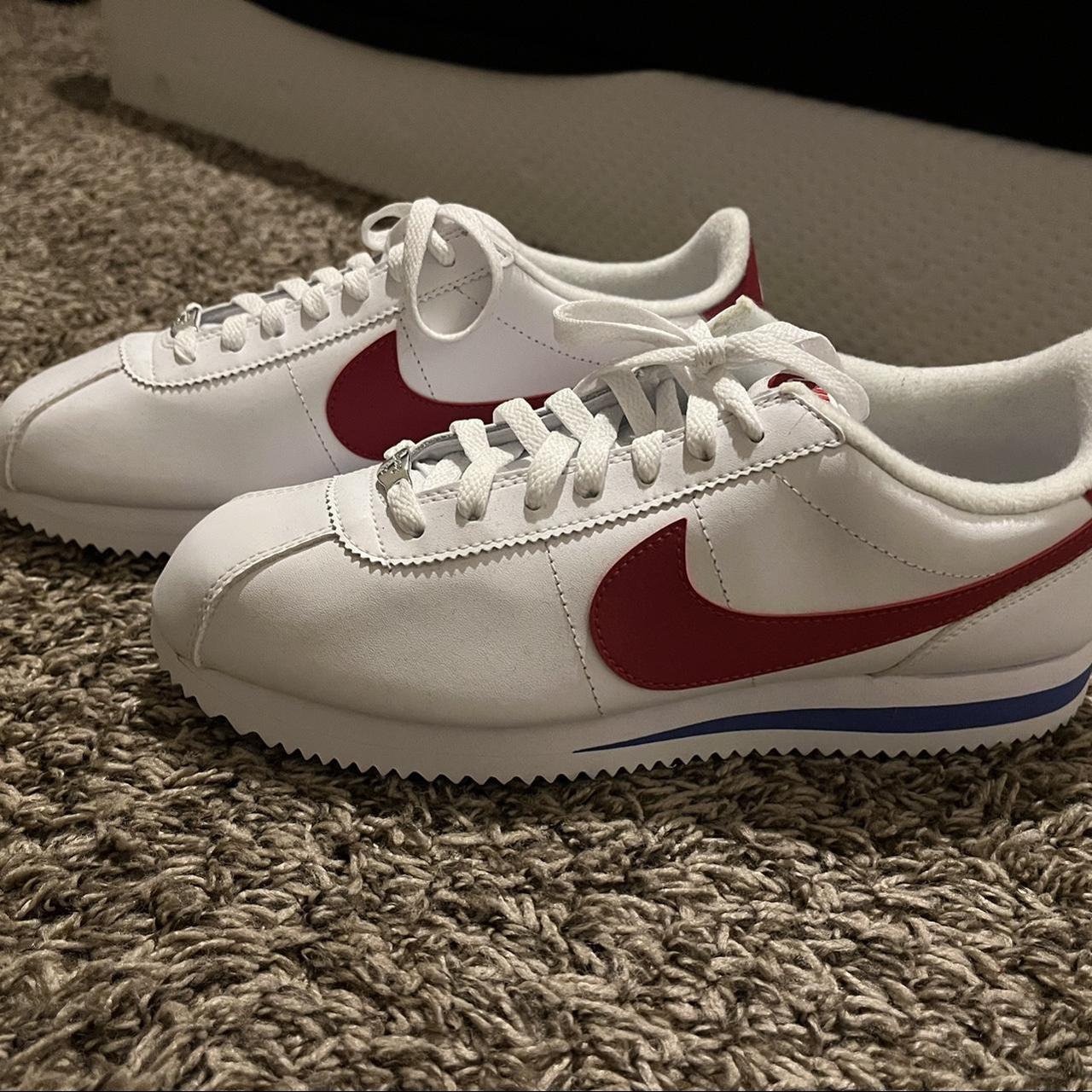 Nike Men's White and Red Trainers | Depop