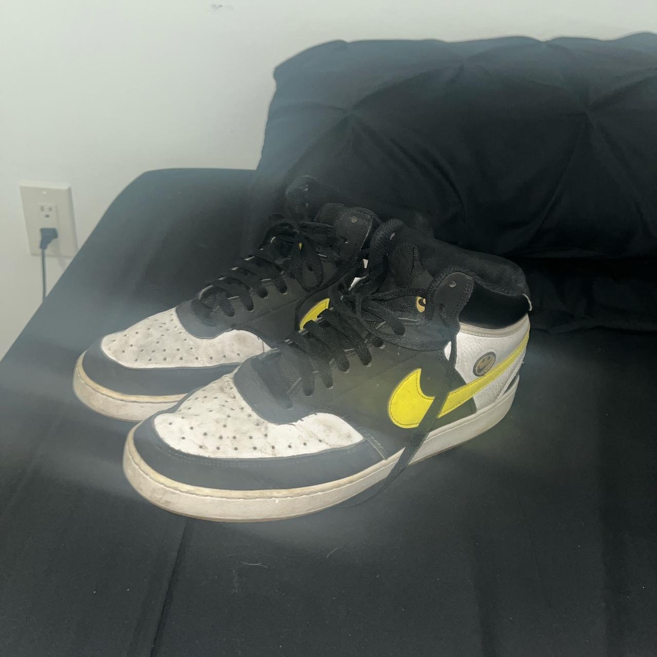 Nike Men's Yellow and Black Trainers | Depop