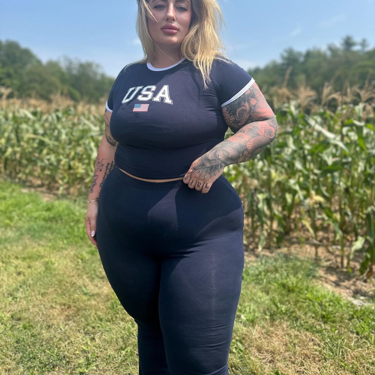 Fashion nova plus size leggings hotsell