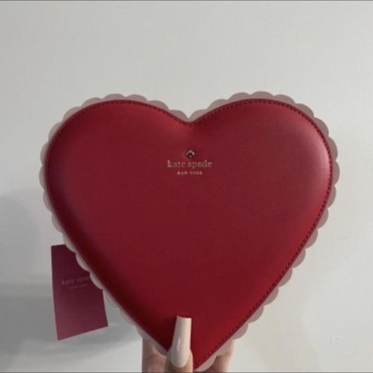 Kate spade heart bag, used 12x Will post better... Depop