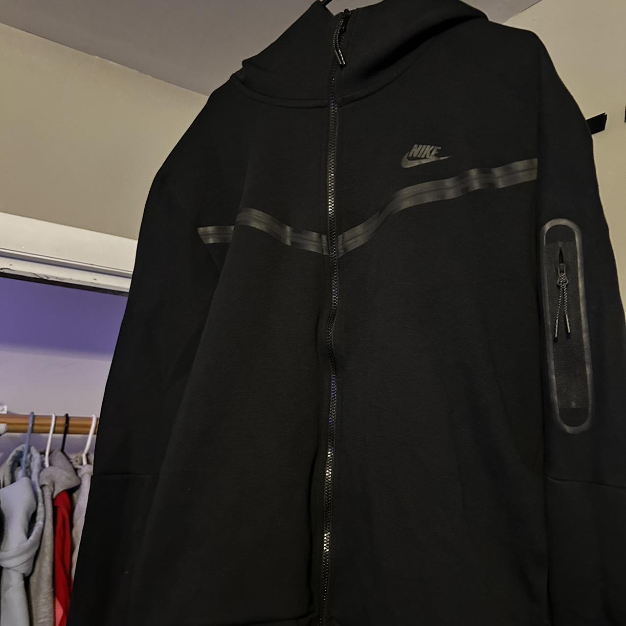 Nike Men's Black Hoodie | Depop