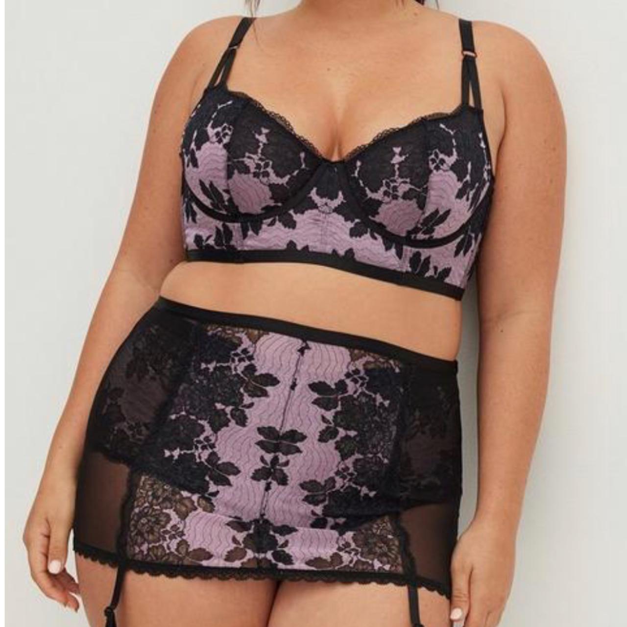 Size 3 Torrid lace bralette. Fits from 44-46 band