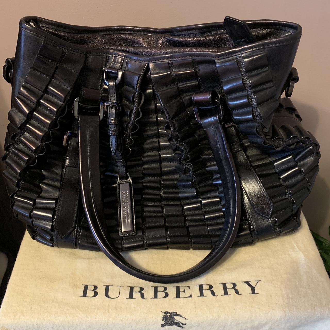 Authentic Burberry purse. In perfect condition other - Depop