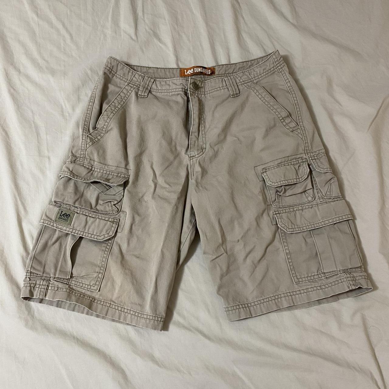 Vintage Lee Cargo shorts Men’s Size 32 waist.... - Depop