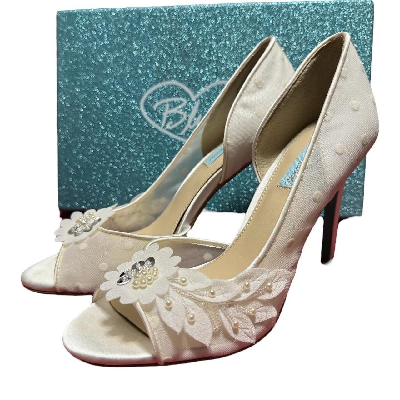 item listed by blondefreakboutique
