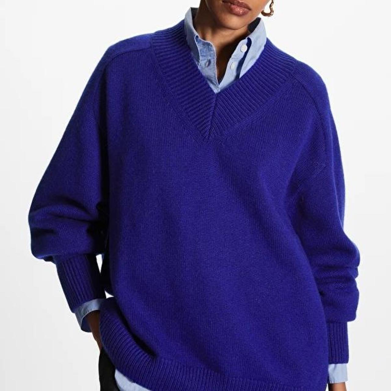 COS Oversized V-Neck Wool Jumper in NAVY | endource