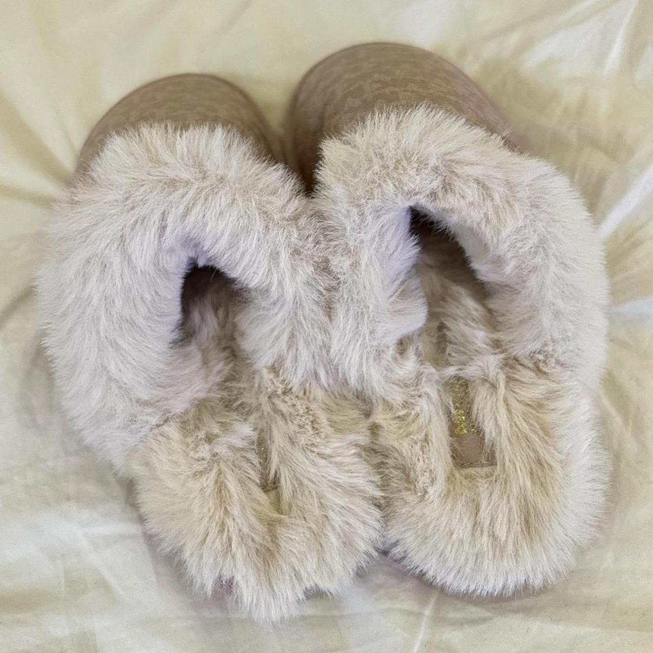 Mk best sale fluffy slippers