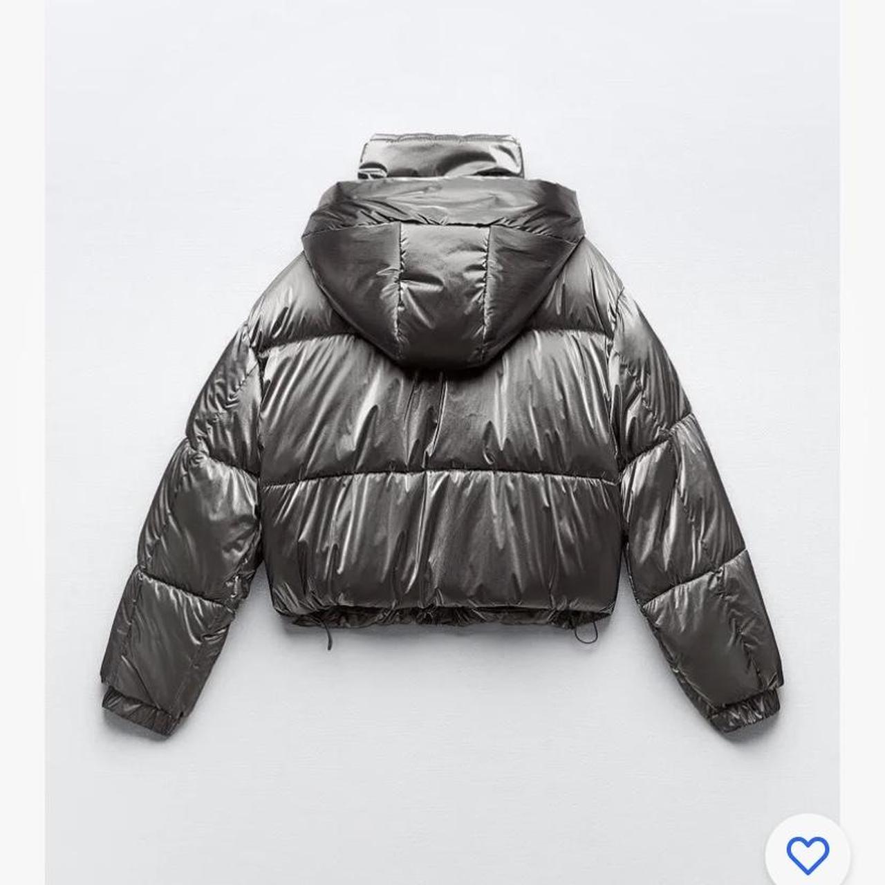 【新品、本物、当店在庫だから安心】 BNWT ZARA 2023. Depop | PUFFER CROPPED METALLIC SILVER トップス