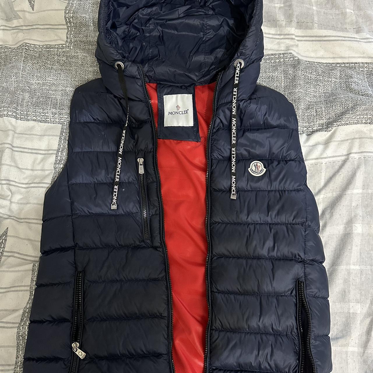 Moncler body shop warmer fake