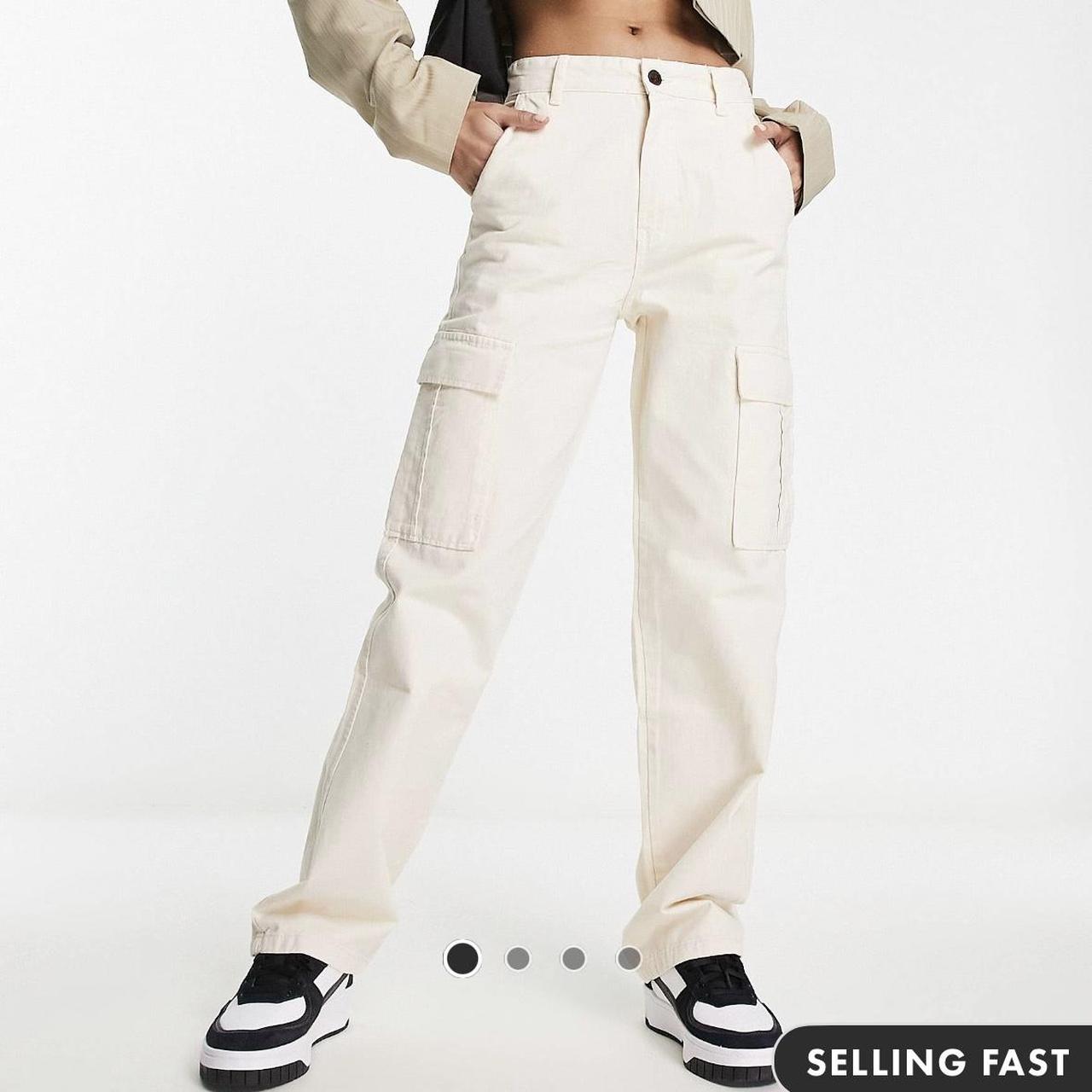 stradivarius cargos beige