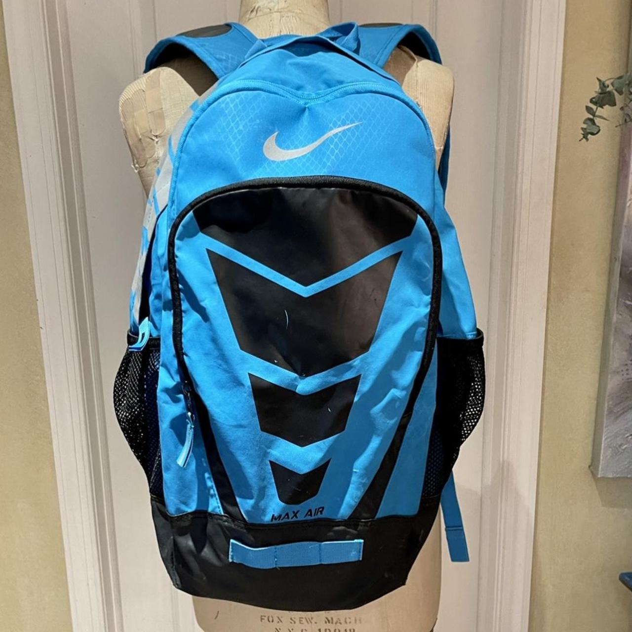 nike backpack laptop compartment