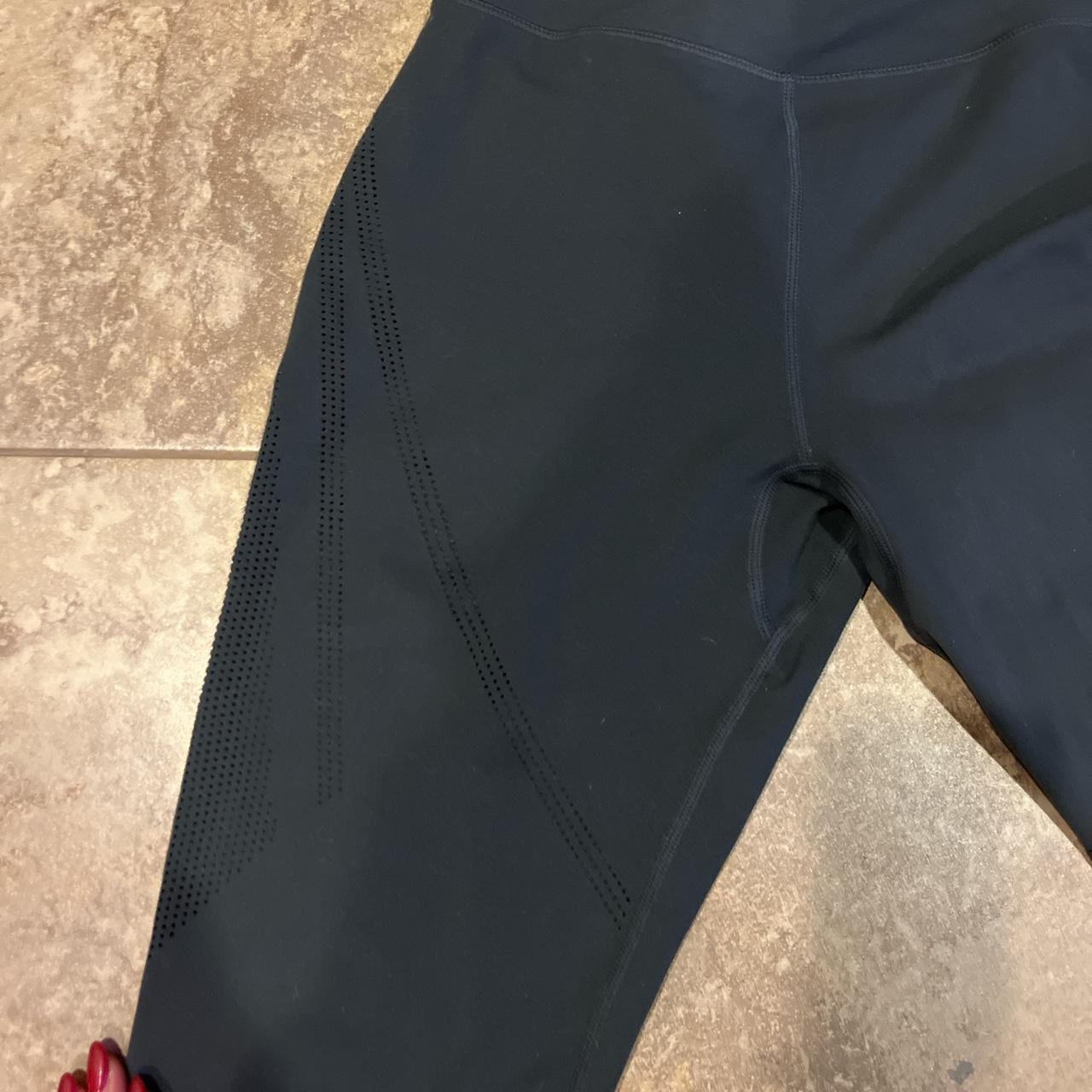 Cute alphalete leggings ! Size M! Super good condition! Depop