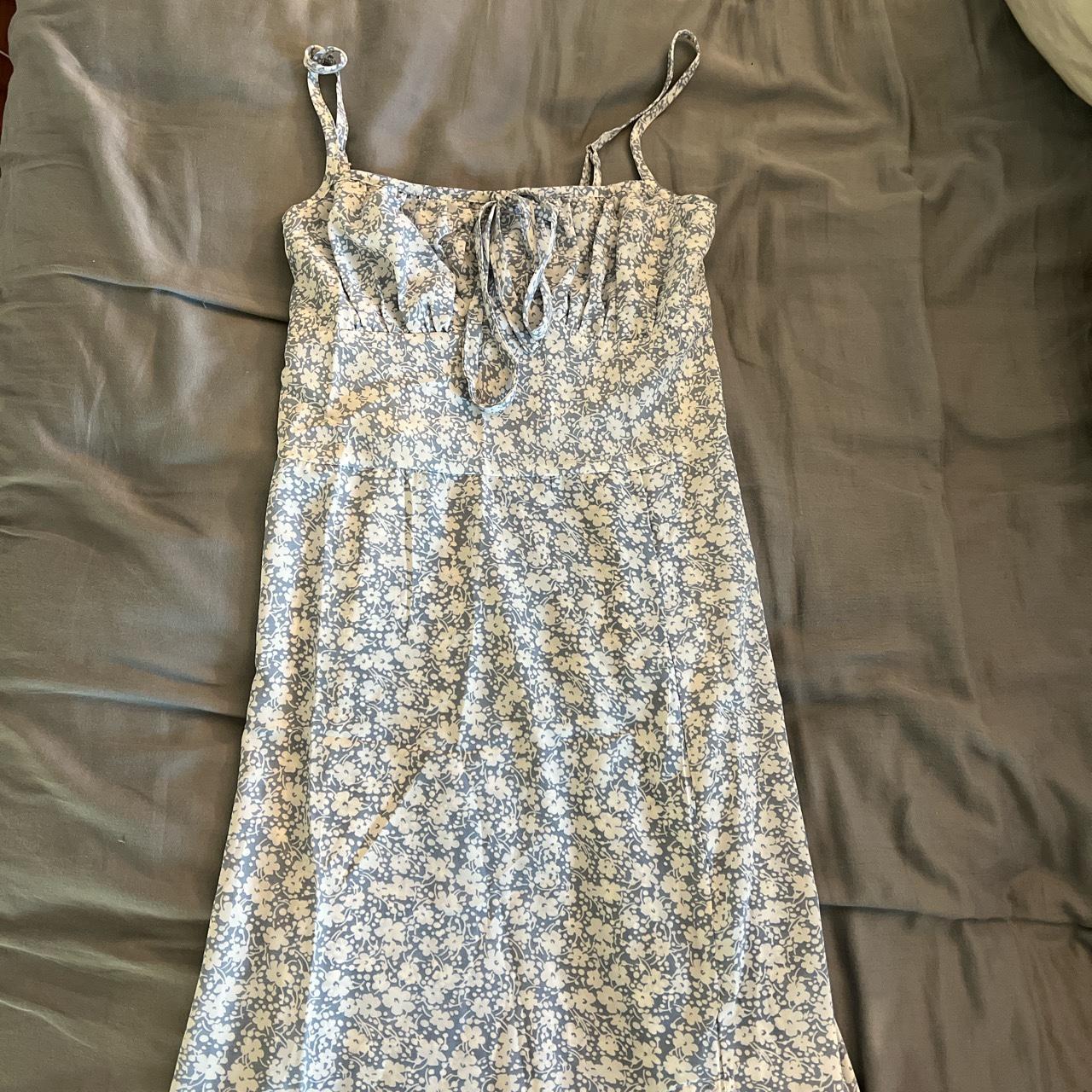 Long light blue floral dress with a slit - Depop