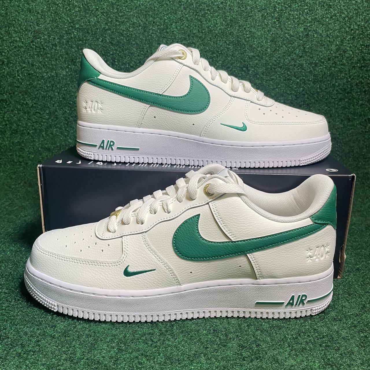 Nike Men's White and Green Trainers | Depop