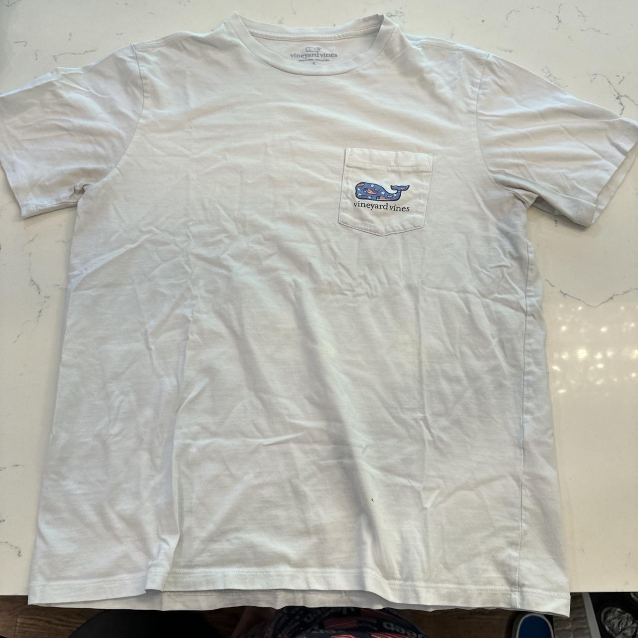 Vineyard Vines Men's White and Blue T-shirt | Depop