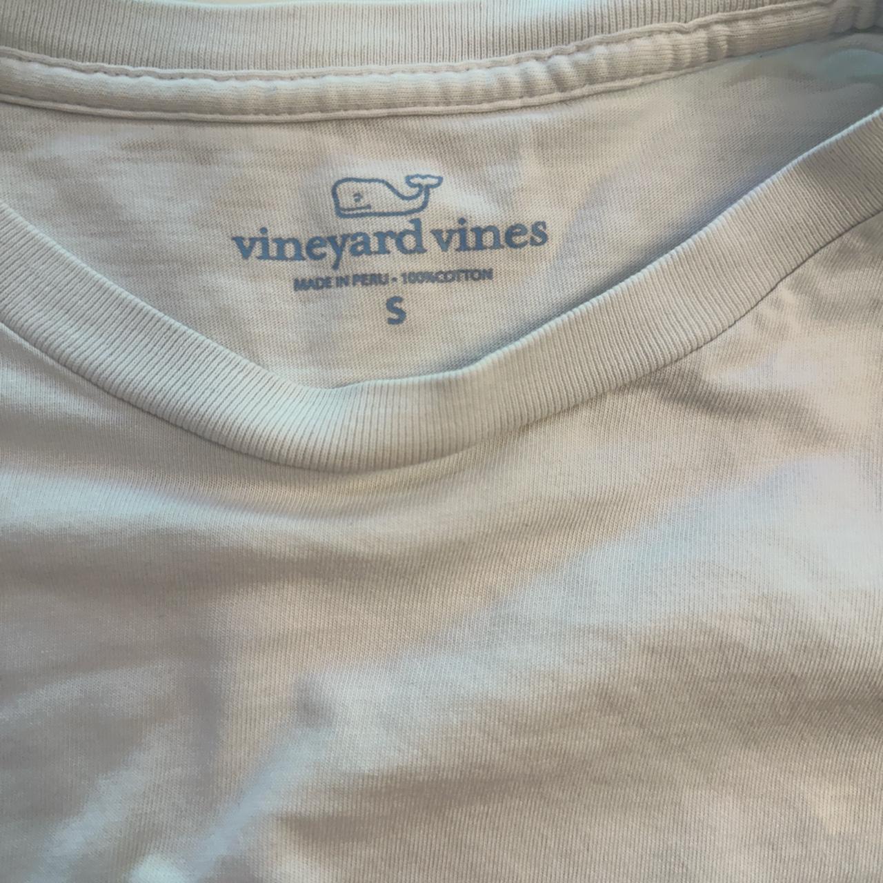 Vineyard Vines Men's White and Blue T-shirt | Depop