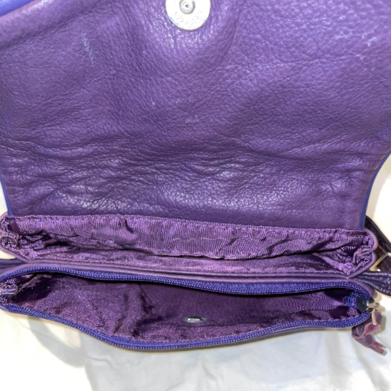 Cute purple purse in great condition :) - Depop