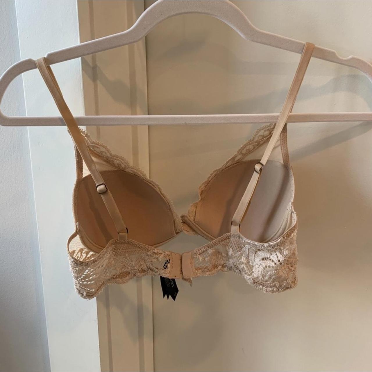 Natori Feathers bra - nude Originally $72 Amazing... - Depop