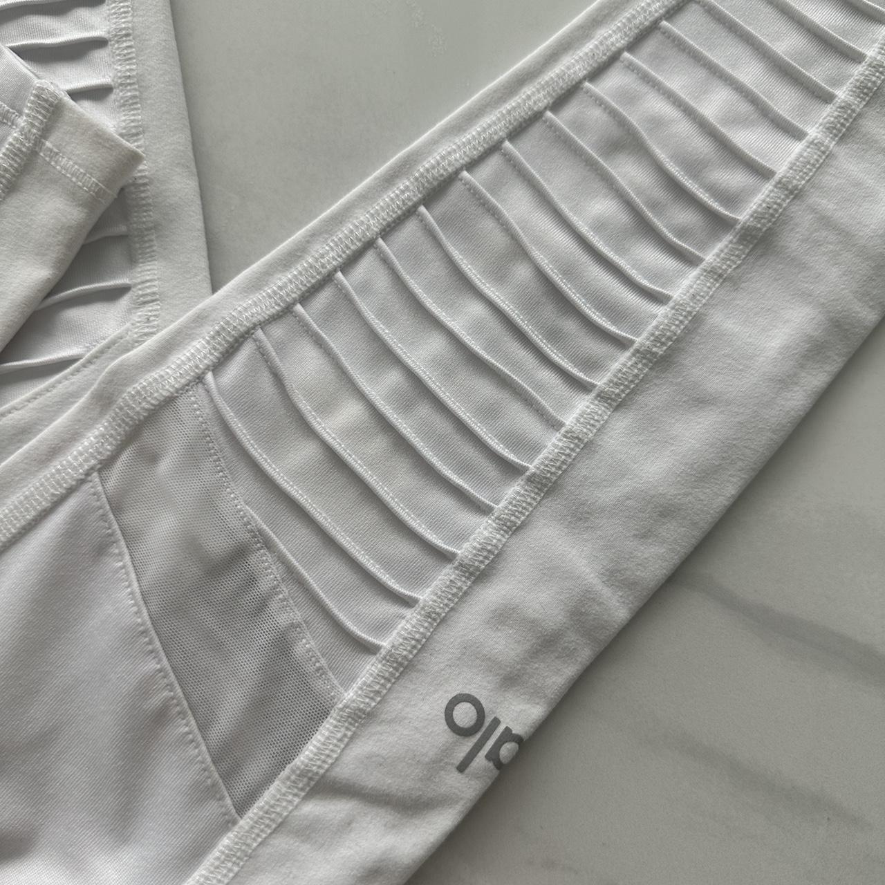 alo yoga white leggings in a true XXS / 00-0 sizing - Depop