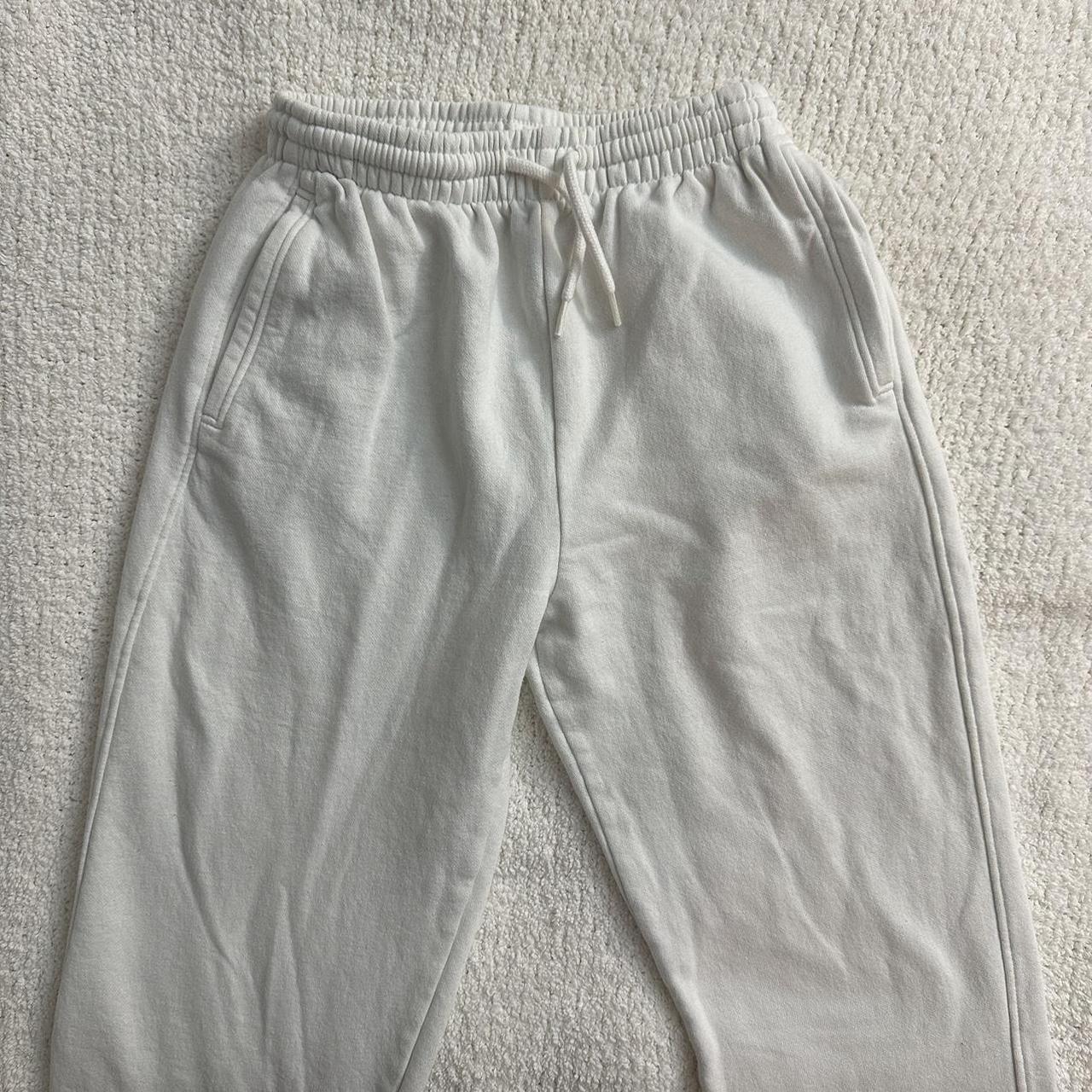 H&M Divided Basics White Sweatpants Size XXS In... - Depop