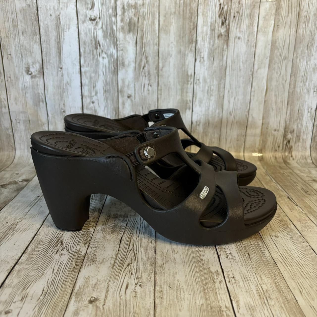 Crocs women's cyprus v heel best sale