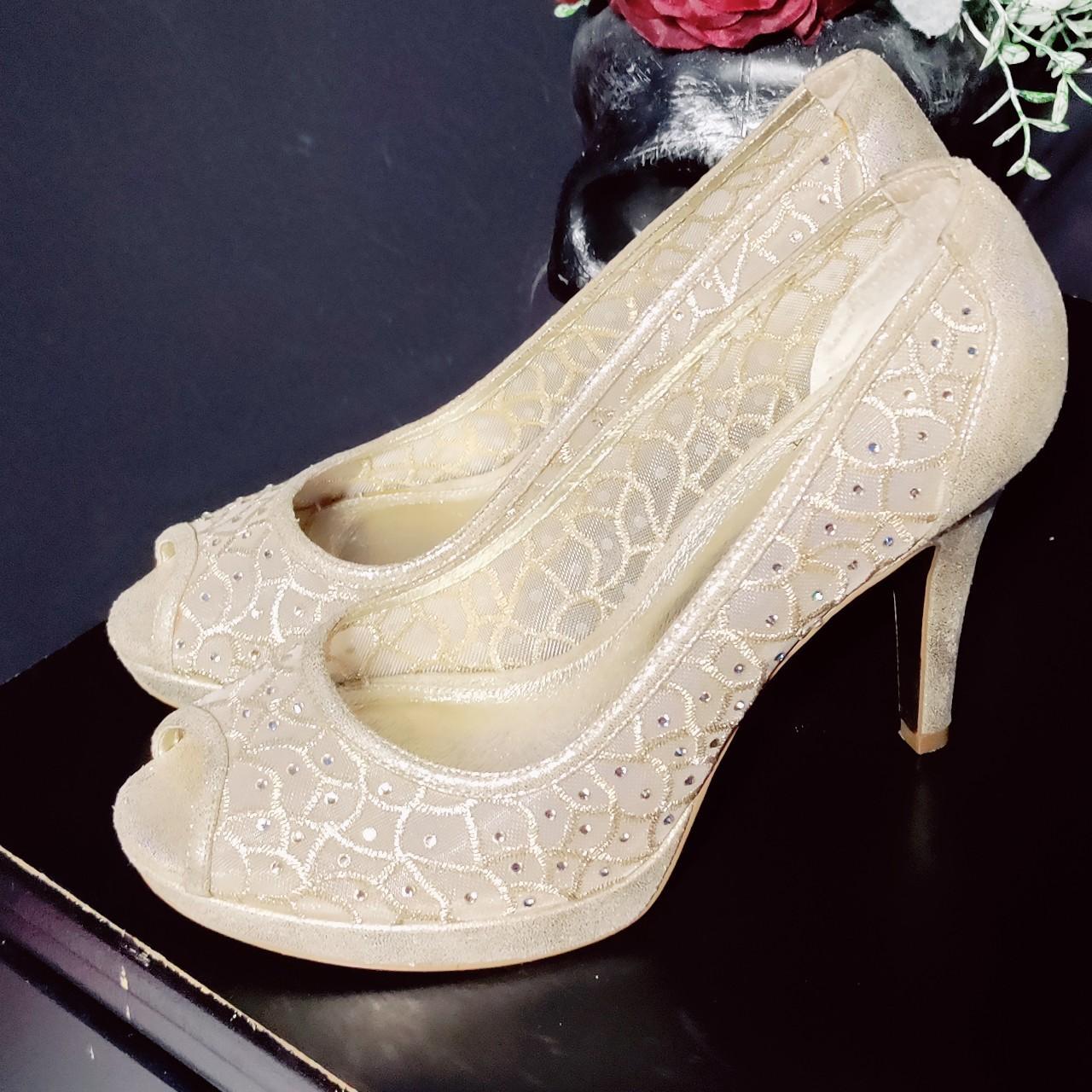 Classy heels I ve only worn them one time for a Depop