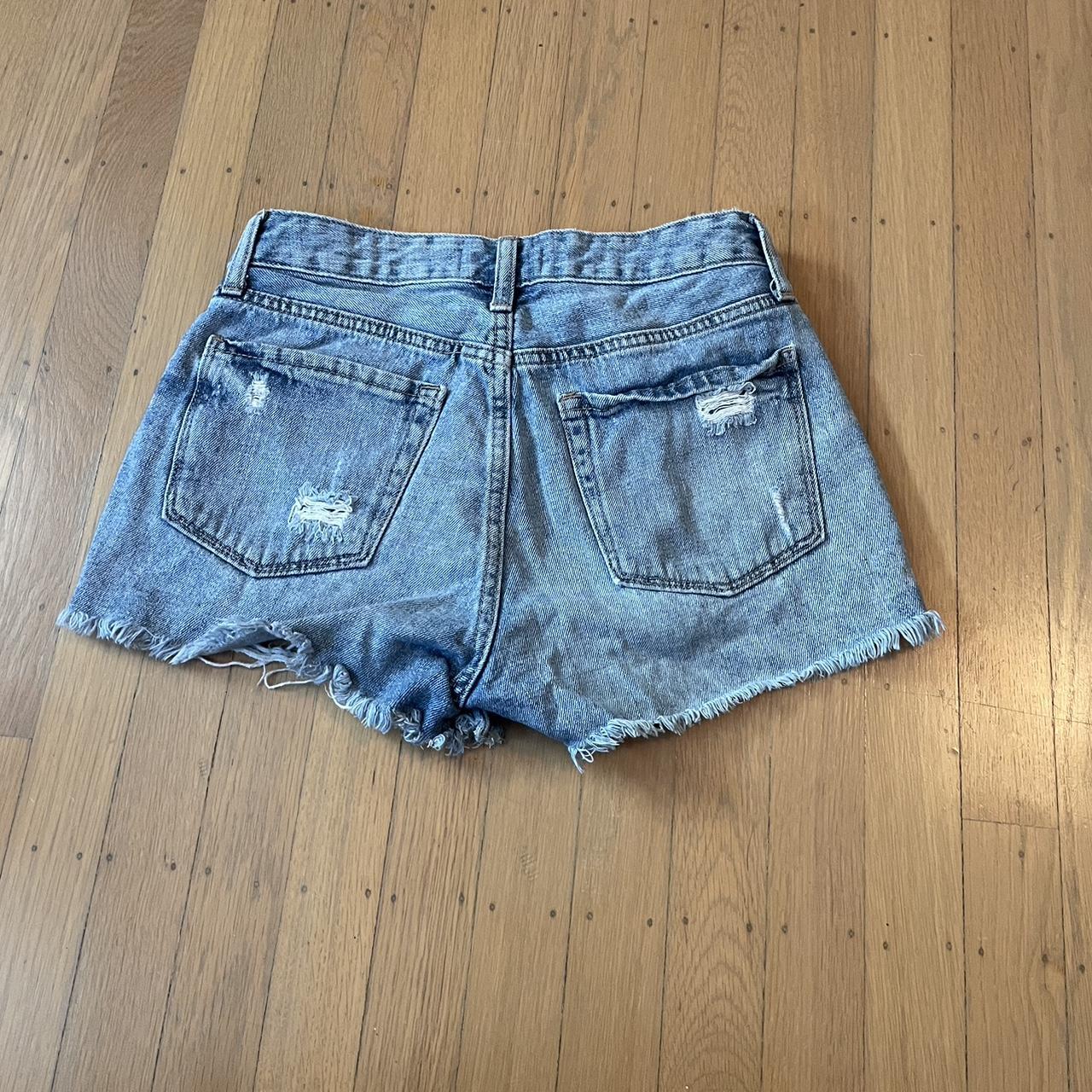 Super cute jean shorts Really flattering... - Depop