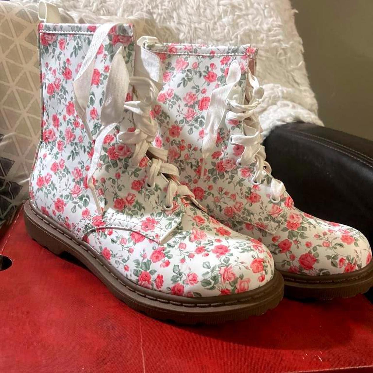 Arizona Women's Pink Boots | Depop