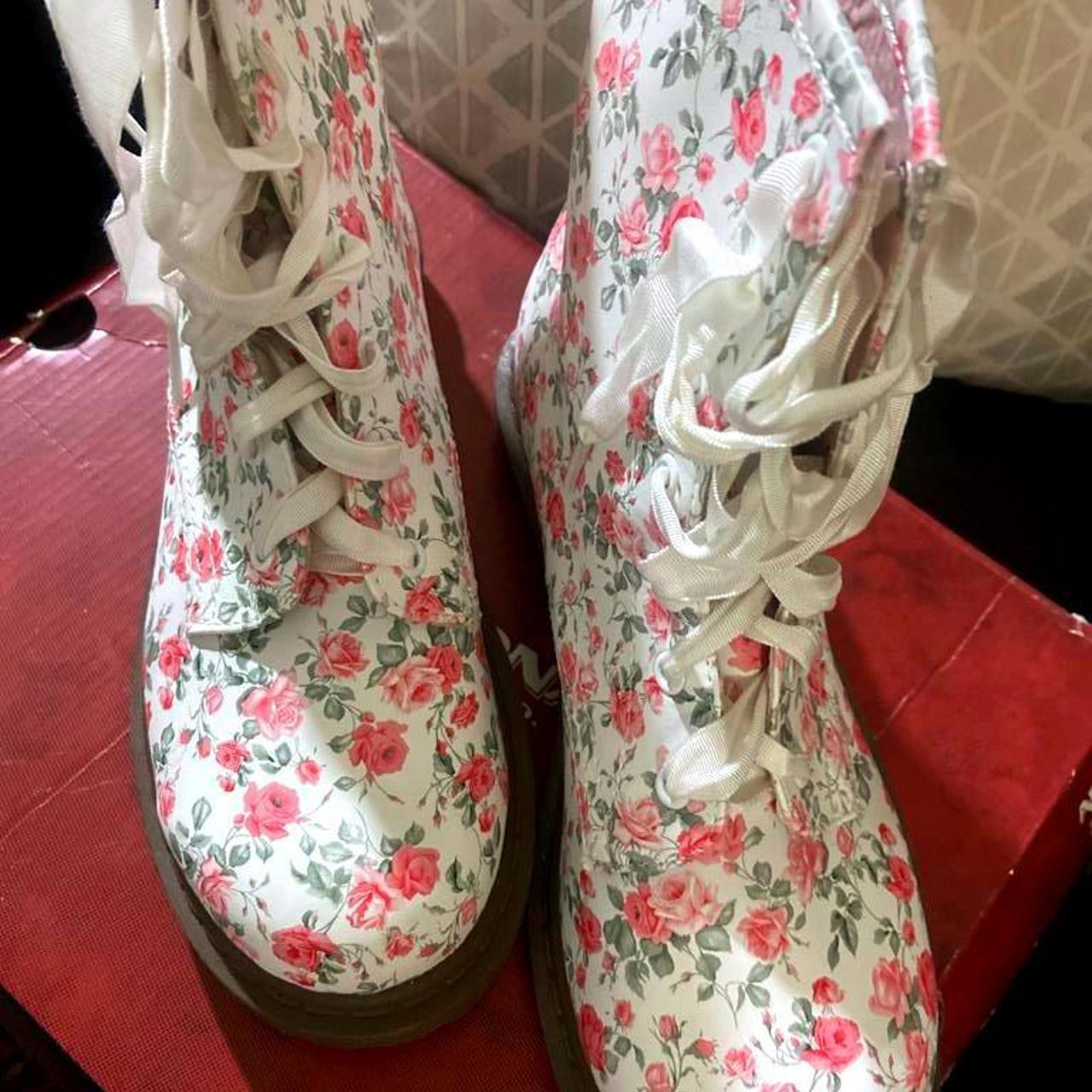 Arizona Women's Pink Boots | Depop