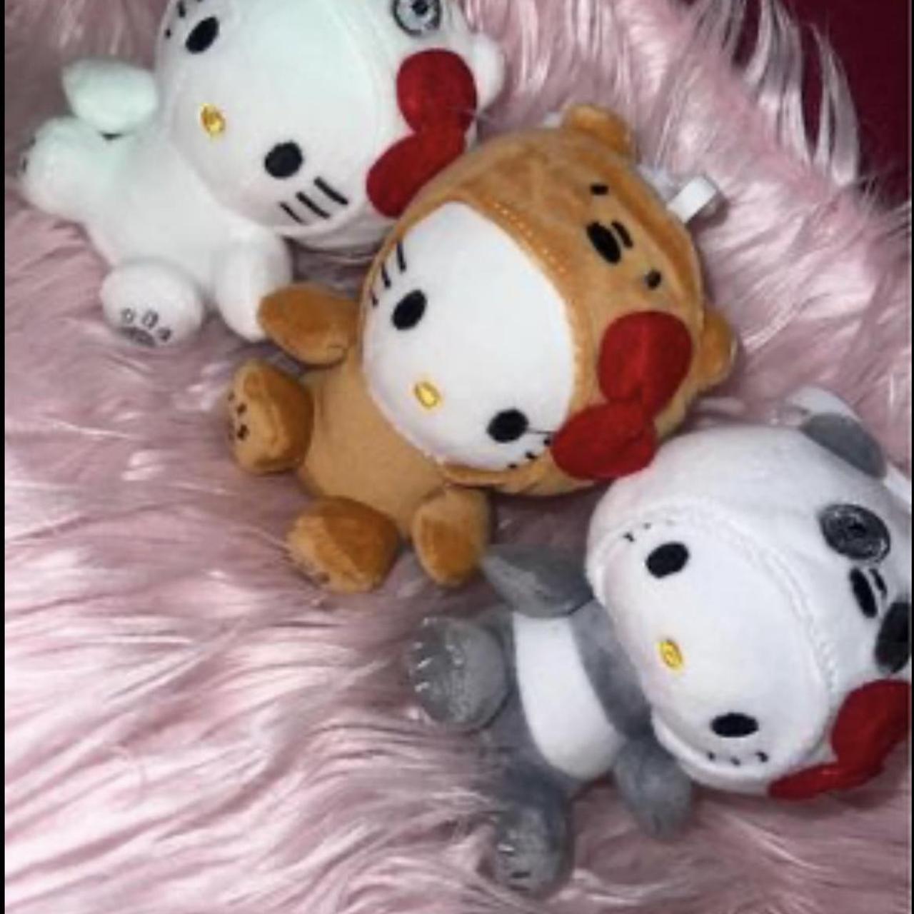 Hello kitty plush keychains selling as a bundle Depop