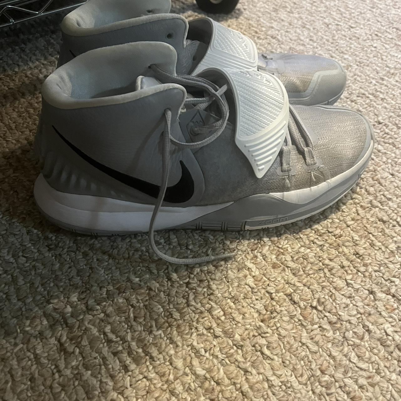 kyrie irving silver shoes