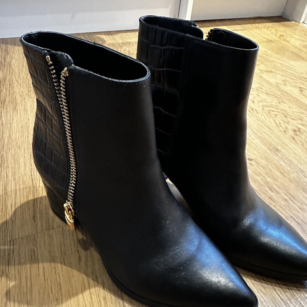 item listed by roberta222
