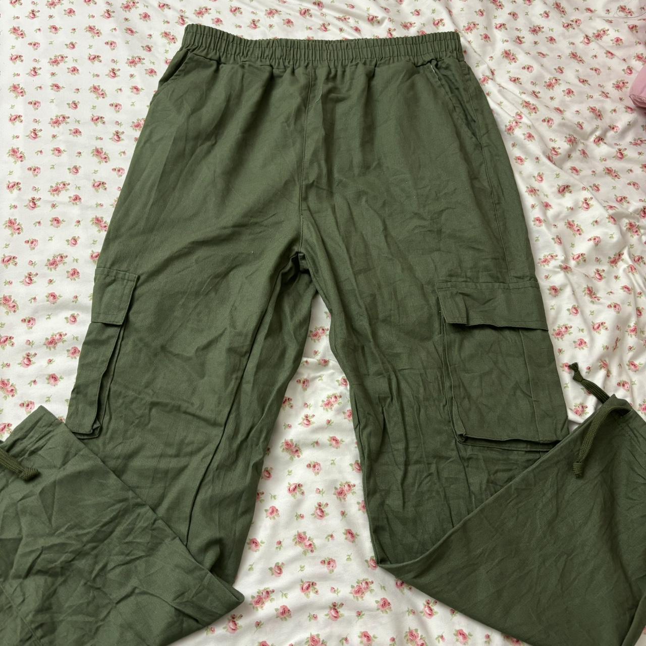 Size: Medium Green Cargo Pants - Depop