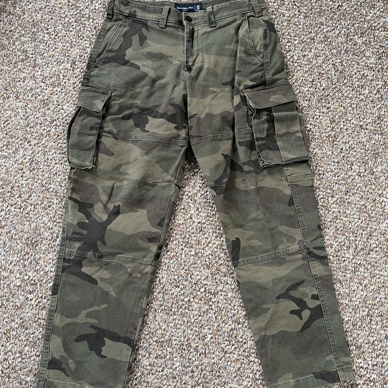 Camo cargo pants - Depop